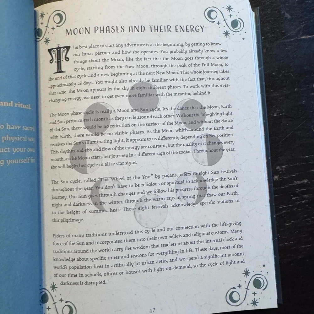 The Astro-Luna Journal: Self-Exploration Empowerment Through Moon and Astrology